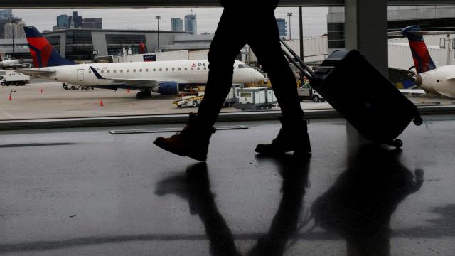 ABD'de hafta sonu yaklaşık 1500 uçak seferi iptal edildi