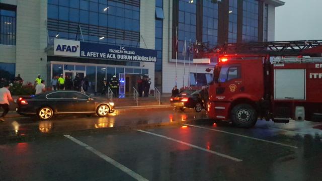 Erzincan AFAD Müdürlüğü binasına düşen yıldırım hasara neden oldu