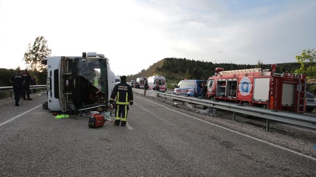 Antalya'da tur otobüsü devrildi: 1 ölü, 19 yaralı