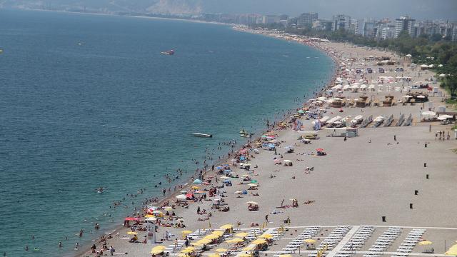 Antalya'ya hava yoluyla gelen turist sayısı 4 milyonu aştı