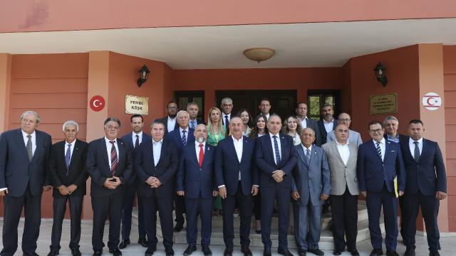 Bakan Çavuşoğlu KKTC'de STK temsilcileriyle buluştu