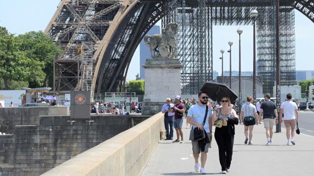 Fransa'da kavurucu yaz sıcakları nedeniyle kırmızı alarm verildi