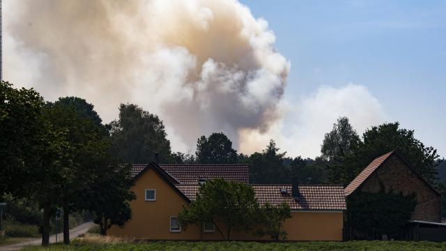 Almanya’da orman yangını: 3 mahalle tahliye edilecek