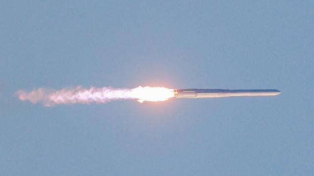 Güney Kore'nin ilk yerli roketi 'Nuri' ikinci kez uzaya fırlatıldı