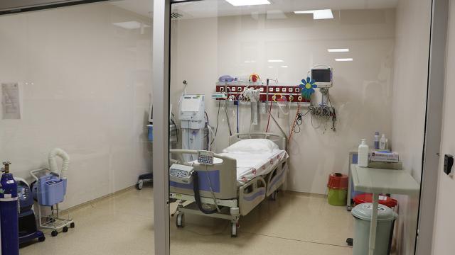 Türkiye'nin ilk karantina ve pandemi hastanesinde COVID-19 alanları kapatıldı