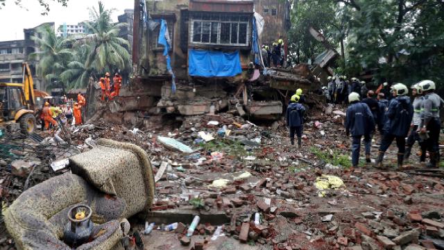 Hindistan'da bina çöktü: 3 ölü
