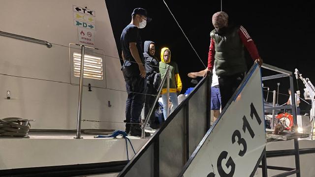 İzmir'de 39 düzensiz göçmen kurtarıldı