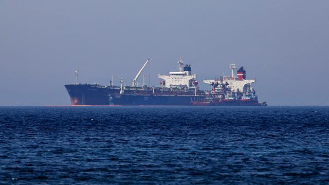 Yunanistan'ın alıkoyduğu İran petrolü taşıyan tanker serbest bırakıldı