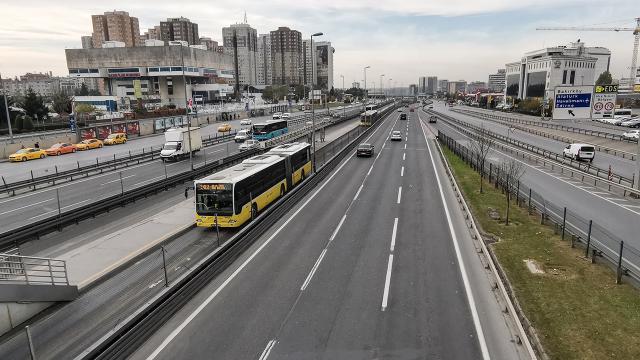 İstanbul'da metrobüs yolu yenilenecek
