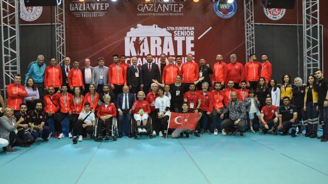 Milli karateciler Bulgaristan'da 19 madalya kazandı