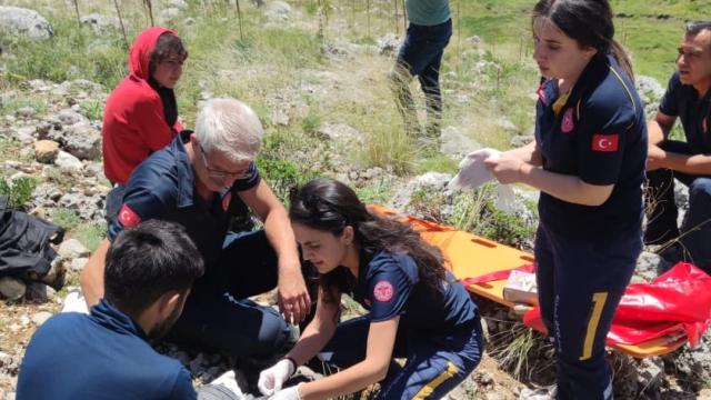 Adana'da kayalıklardan düşen çoban yaralandı