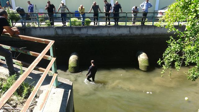 Adana'da oğlunu kurtarmak için girdiği kanalda boğuldu