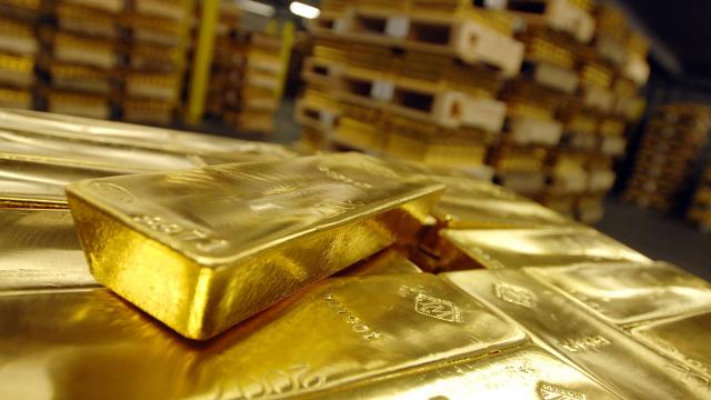Hindistan'da bir uçakta 55 bin dolar değerinde kaçak saf altın ele geçirildi