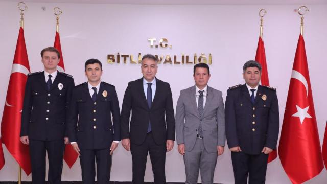 Bitlis'te terfi eden polislere rütbeleri takıldı