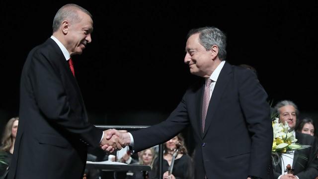 Erdoğan ve Draghi İtalyan-Türk Dostluk Zirvesi özel konserini izledi