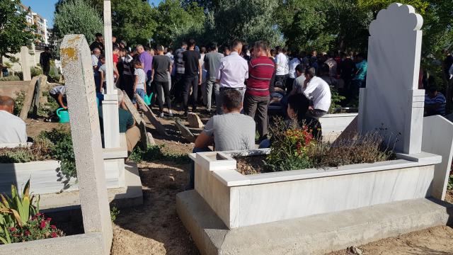 Konya'daki trafik kazasında ölen 5 gençten Ayşenur Boncuk'un cenazesi defnedildi