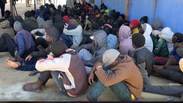 Kocaeli'de yakalanan 75 düzensiz göçmen sınır dışı edildi