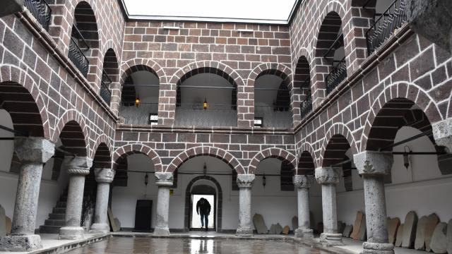 Hakkari'deki tarihi medrese "müze" olarak turizme hizmet ediyor