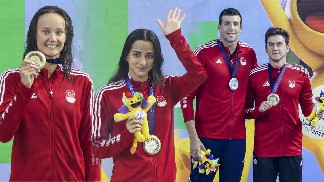 Milli yüzücülerden 3 altın, 1 gümüş madalya