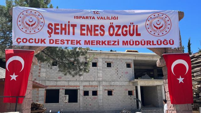 Şehit Uzman Çavuş Özgül'ün ismi Isparta'da çocuk destek merkezine verildi