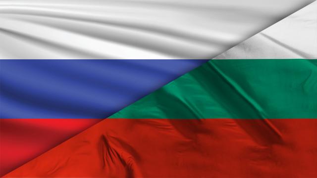 Bulgaristan’da istenmeyen kişi ilan edilen 70 Rus diplomat ülkeden ayrıldı