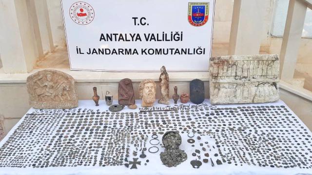 Antalya'da farklı dönemlere ait tarihi eserler ele geçirildi