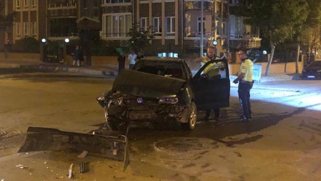 Amasya'da 2 otomobilin çarpıştığı kazada 2 kişi yaralandı