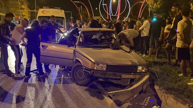 Antalya'da iki otomobil çarpıştı: 1 ölü, 2 yaralı