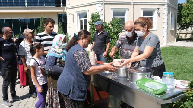 Erzincan'da 3 bin kişilik aşure ikramı