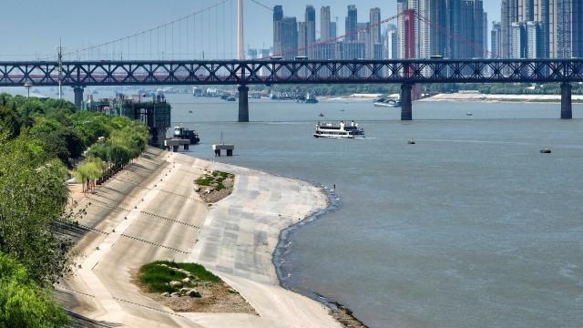 Çin'de aşırı sıcaklar nedeniyle Yangzı Nehri'nde su miktarı 157 yılın en düşük seviyesinde
