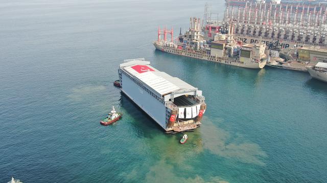 Dünyada tek: Dev denizaltı havuzu Yalova'da suya indirildi
