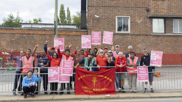 İngiltere'de posta hizmetleri çalışanları grevde