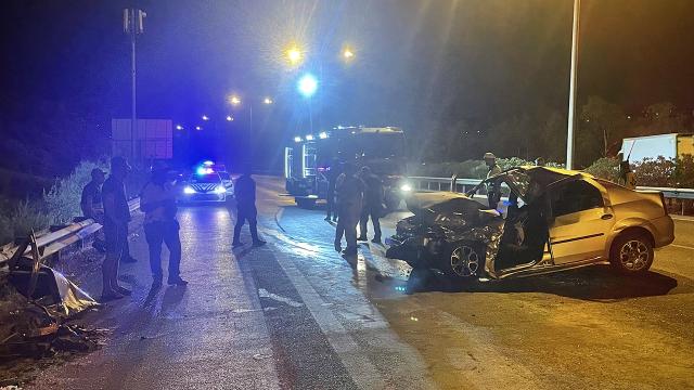 İzmir'de otomobil kamyona çarptı: 1 ölü
