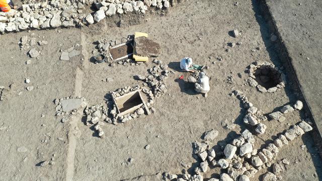 Diyarbakır'daki kazılarda sandık tipi 3 yeni mezar daha bulundu