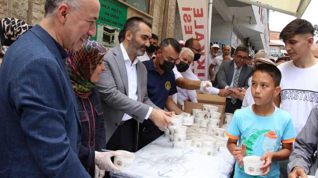 Kırıkkale Belediyesi'nden vatandaşlara aşure ikramı