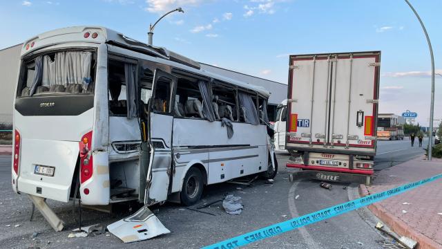 Konya'da tır ile servis otobüsü çarpıştı: 1 ölü, 25 yaralı