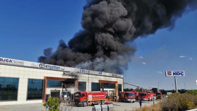 Konya'da boya fabrikasındaki yangın söndürüldü