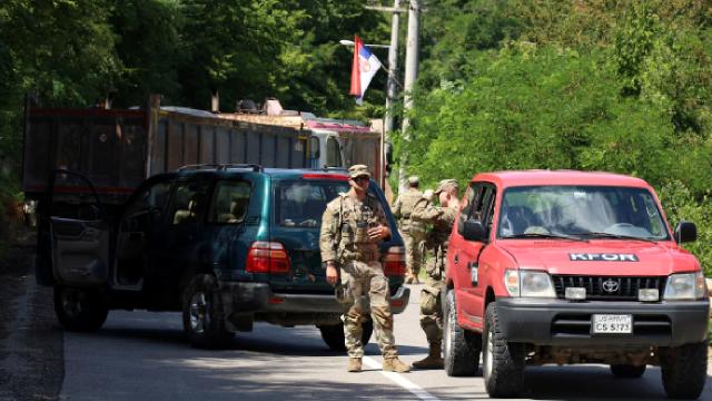 Kosova'nın kuzeyinde barikatlar kaldırıldı