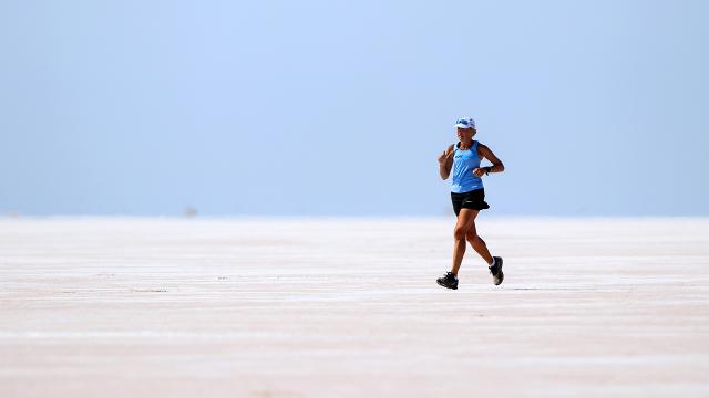Avustralyalı aktivist su sorunu için Tuz Gölü'nde maraton koştu