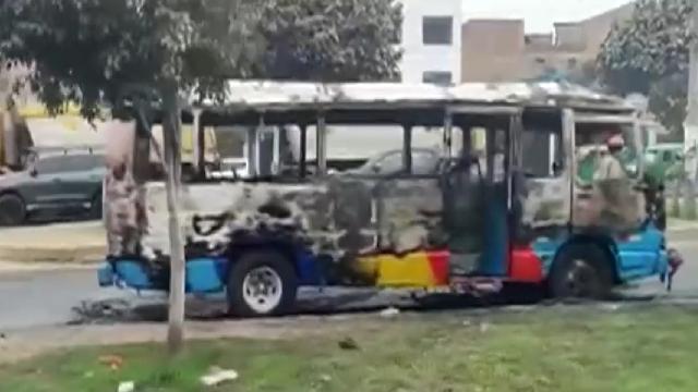 Peru'da ceza ödememek için kaçan şoför otobüsü yaktı
