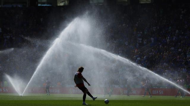 İngiltere'de futbol maçlarında su molası verilecek