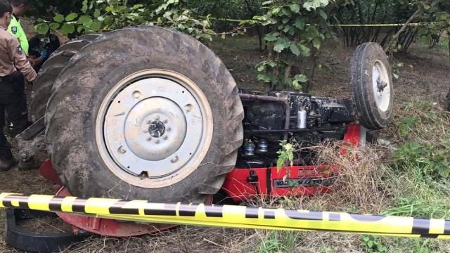 Sakarya'da traktörün altında kalan sürücü yaşamını yitirdi