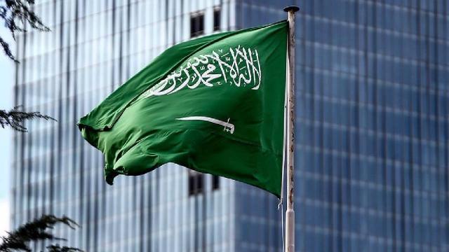 Suudi Arabistan'da bir kişi üzerindeki bomba düzeneğini patlattı