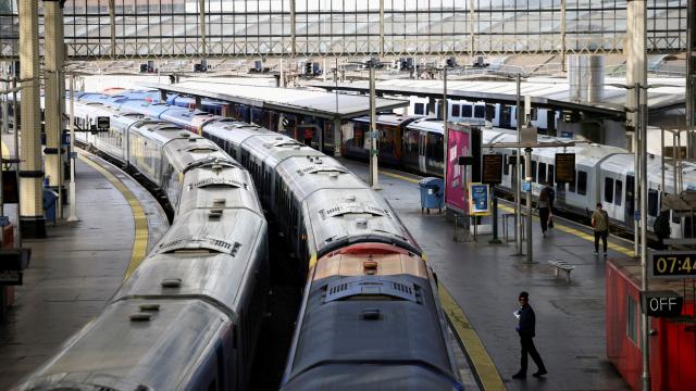 Paris'te tren ve otobüs hatlarında şoför krizi
