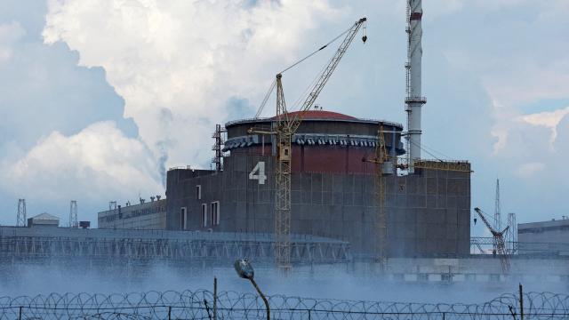 Macron, Rus güçlerinin Ukrayna’daki Zaporijya Nükleer Santrali’nden çekilmesi çağrısı yaptı