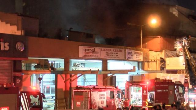 Zeytinburnu'nda hırdavat dükkanında yangın