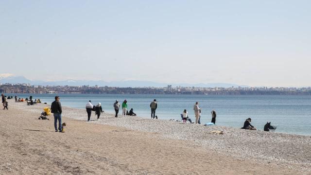 Antalya'da okulların açılmasıyla sahiller boşaldı