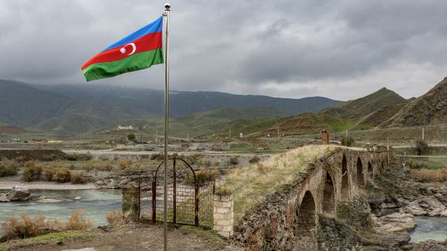 Azerbaycan'dan Fransa'ya 'elçilik' notası: Zararın karşılanması talep edildi