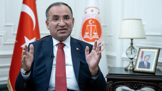 Adalet Bakanı Bozdağ: Herkes hakimliğe, savcılığa lütfen soyunmasın