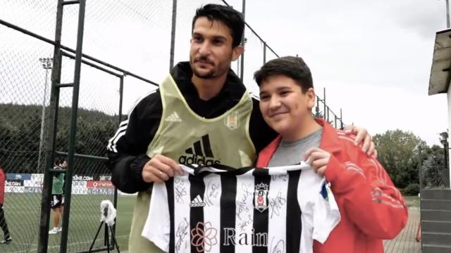 Kanseri yenen genç Beşiktaşlı hayalini gerçekleştirdi